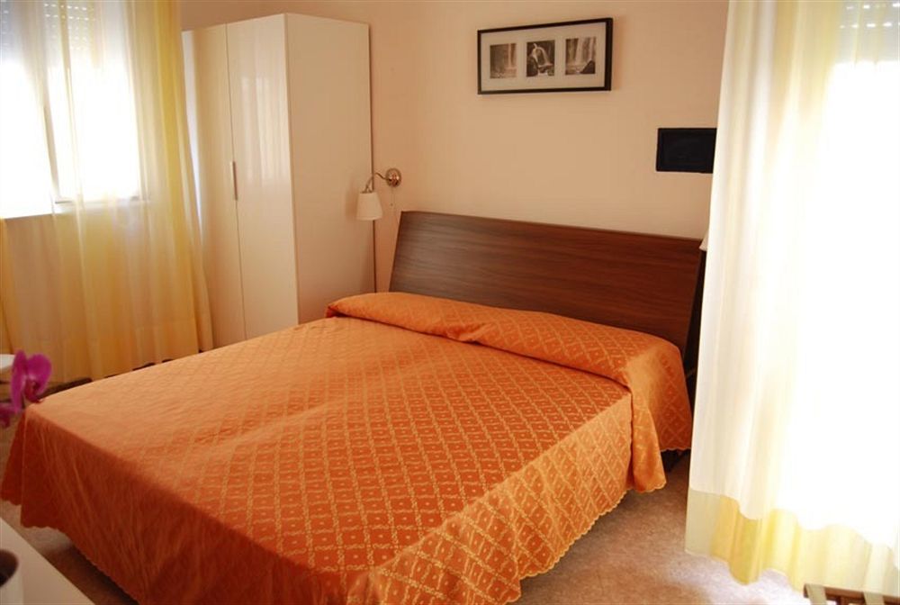 Hotel Nederland Caorle Exterior photo
