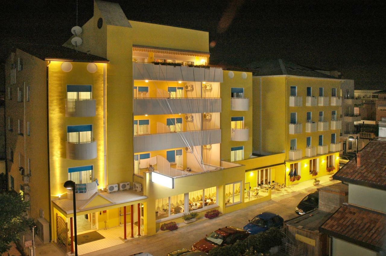 Hotel Nederland Caorle Exterior photo